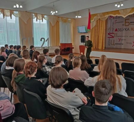 Встреча выпускников 11-х классов со старшим офицером отдела призыва на военную службу военного комиссариата