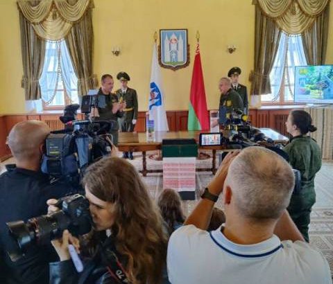 Торжественная передача монет в Фонд Алексея Талая