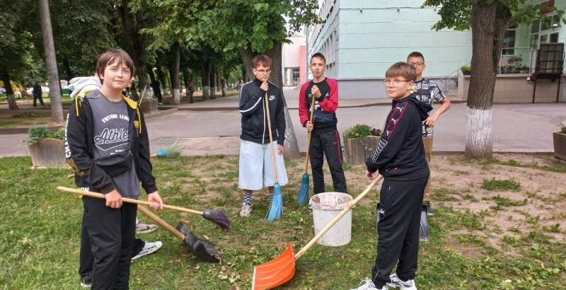 Благоустройство школьной территории,  трудовые экологические отряды в деле