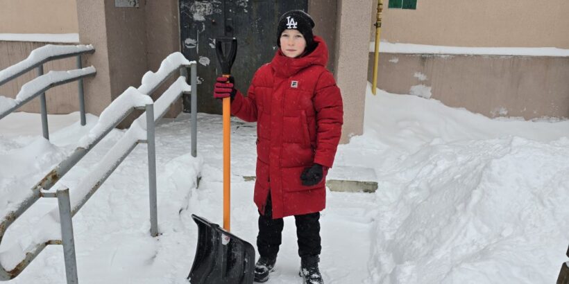 Наши пионеры-тимуровцы снова при деле! 